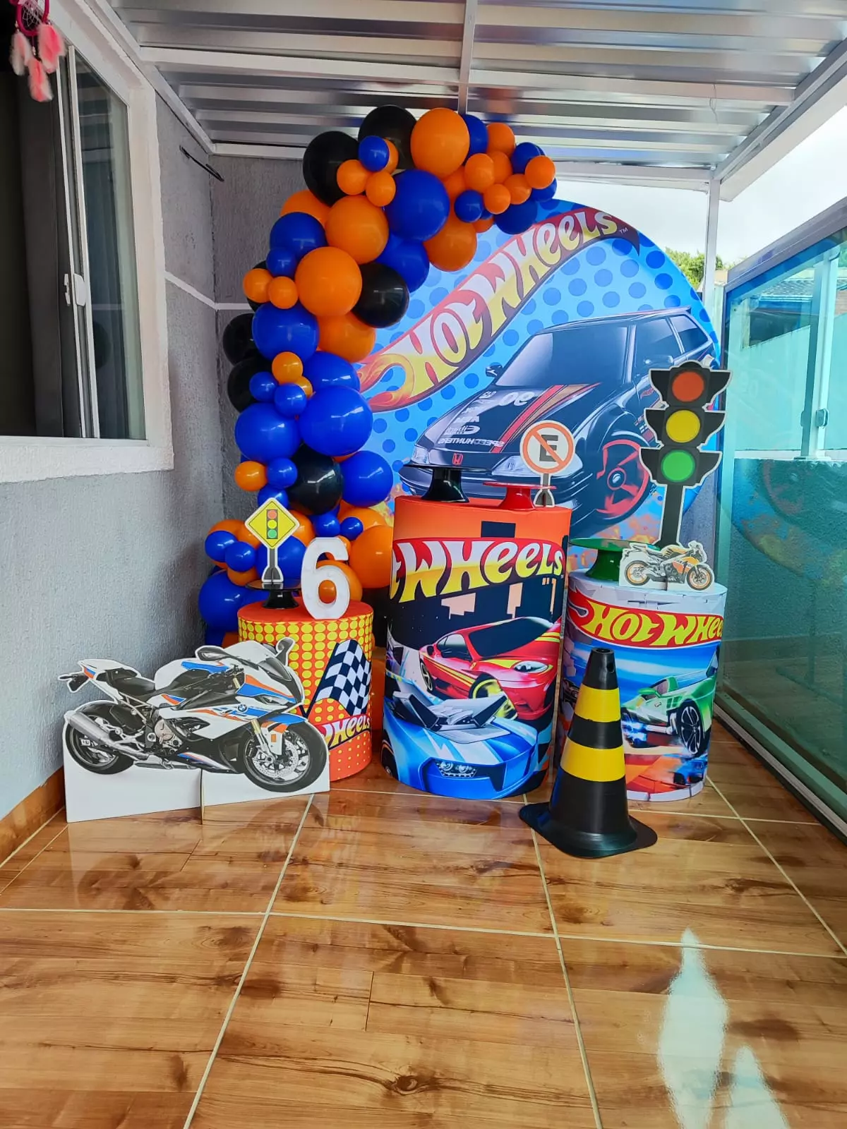 Kit Pegue e Monte - hotwheels com Balão